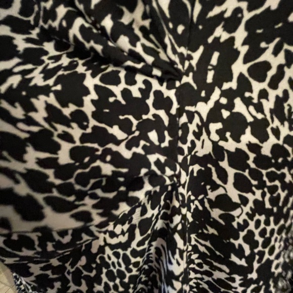 Women’s size 26/28 blouse by Lane Bryant - Picture 2 of 8